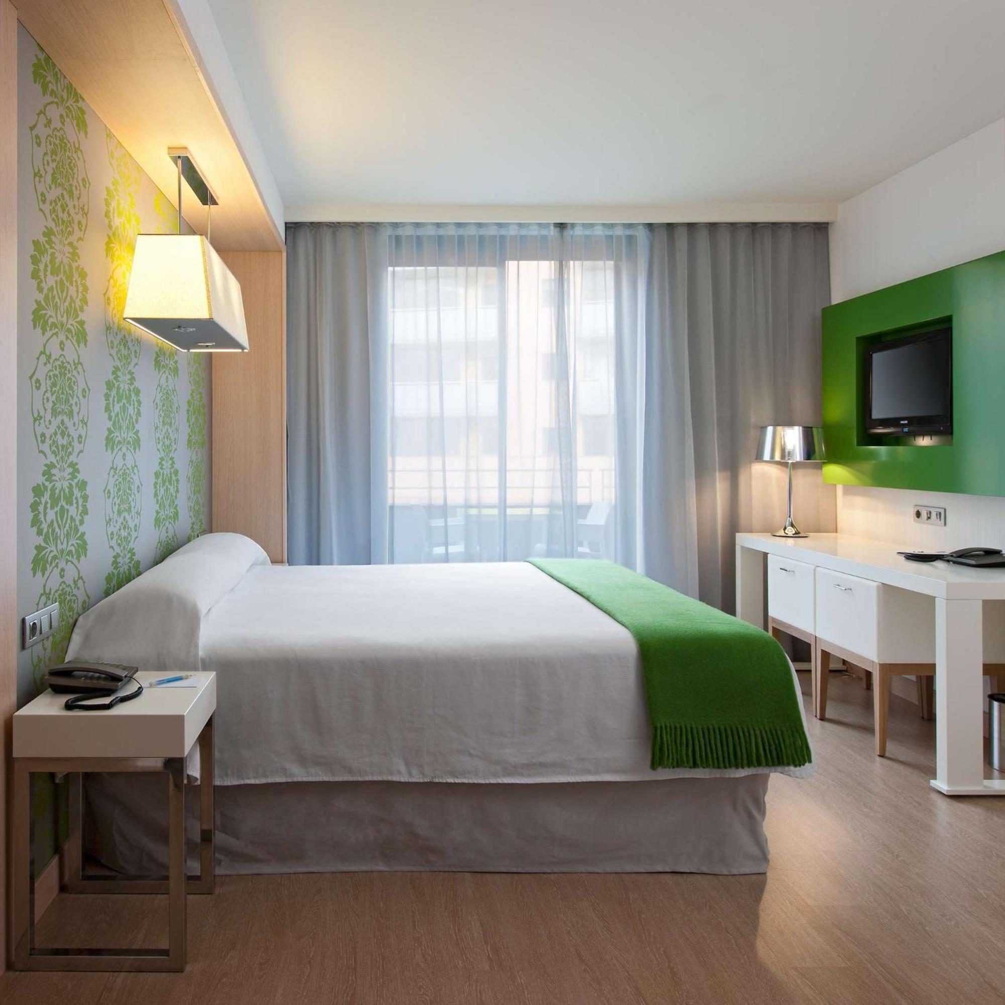 King Guest Room with Balcony,1546545031:JPEG