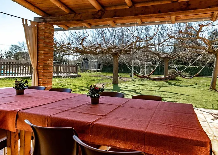 Hotel con piscina: Can Salva Casa Rural En Magnifico Entorno Natural